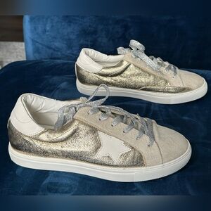 Nature Breeze Wmns Metallic Gold/Silver Star Suede Fashion Sneakers Size 10 EUC